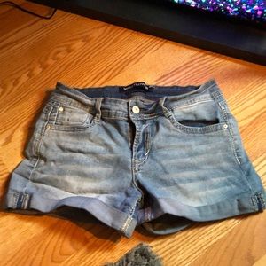 Wallflower size 7 jean shorts